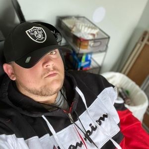 Meet your Posher, Devan